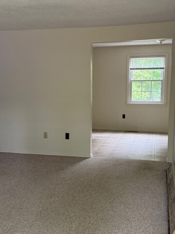 Building Photo - 607 Flat Hill Rd