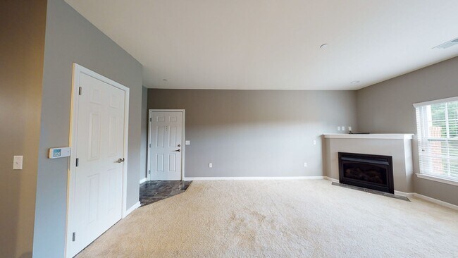 Building Photo - Second Floor Front Facing 2 Bedroom in a G...