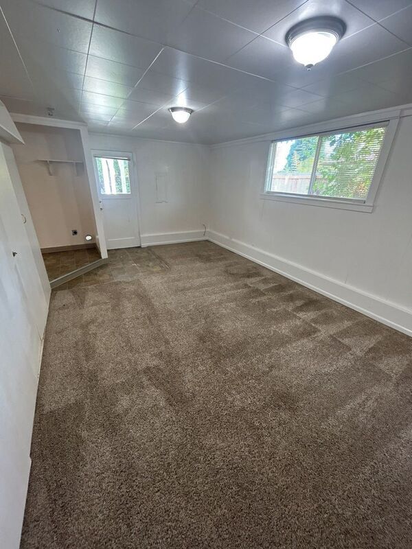 Building Photo - 1215 NW 11th St