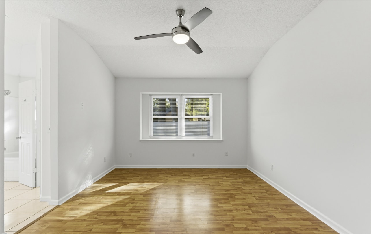 Building Photo - 8510 Majestic Oaks Dr S