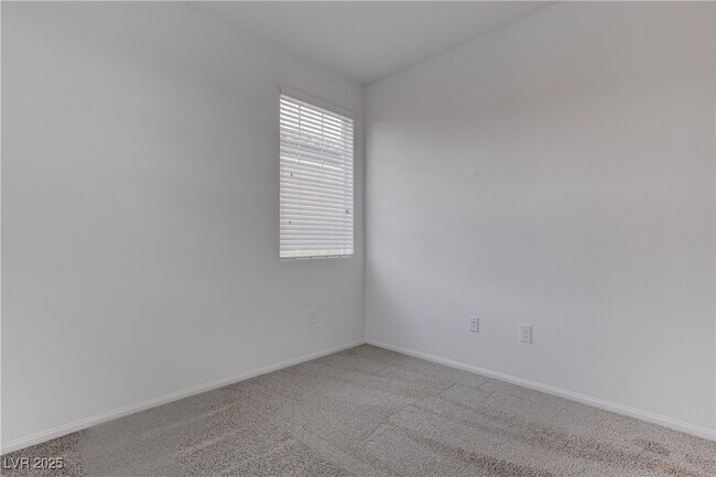 Building Photo - 618 Bellus Pl