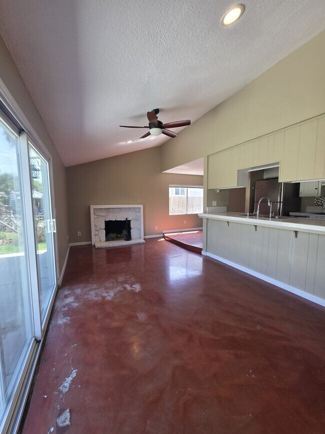 Building Photo - Beautiful 3 bedroom 2 bath Home in Imperial Beach