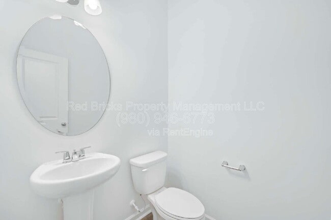 Building Photo - 2137 Riverbend Ave