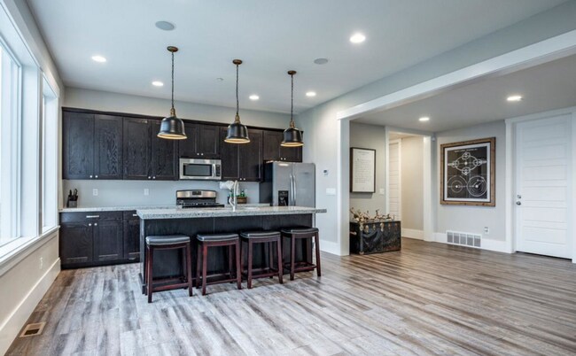 Building Photo - Luxurious Herriman 6 Bed with Indoor Court, Theater & Stunning Views!!!