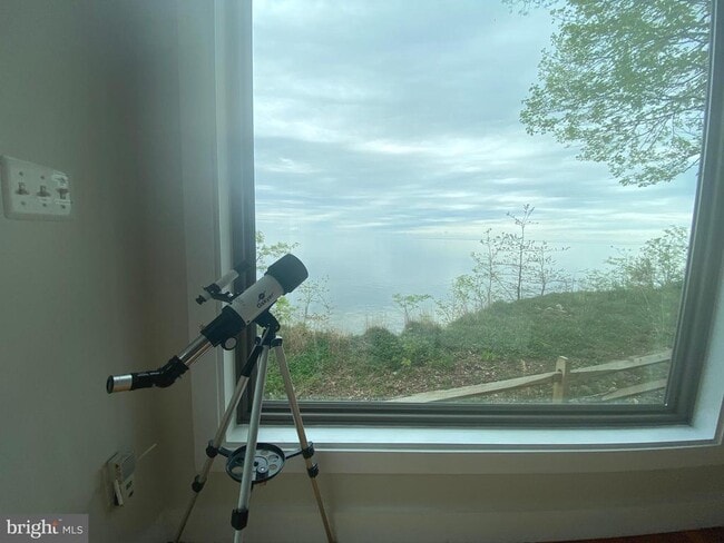 Building Photo - 3550 Bay View Dr