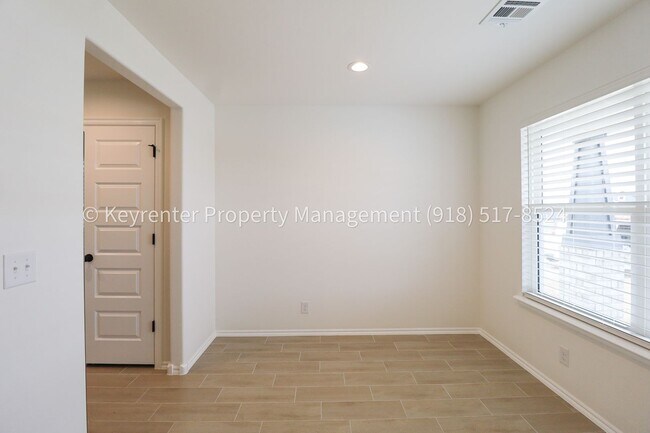 Building Photo - 3 Bed | 2 Bath in Owasso!