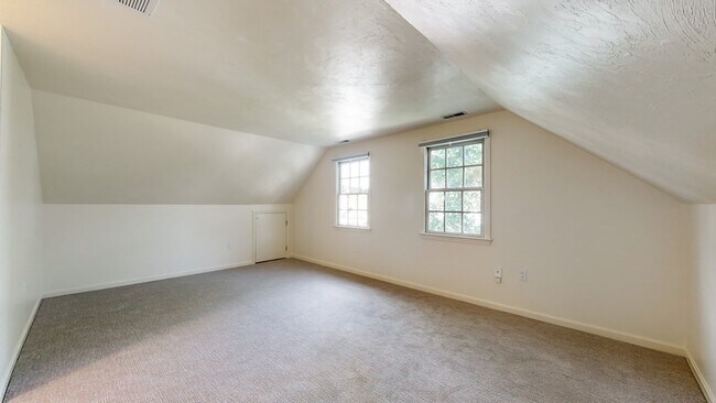 Building Photo - 23 Holman St