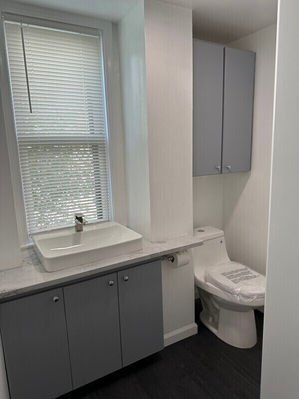 Building Photo - 83 Leyden St