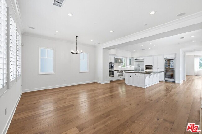 Building Photo - 13079 Bluff Creek Dr