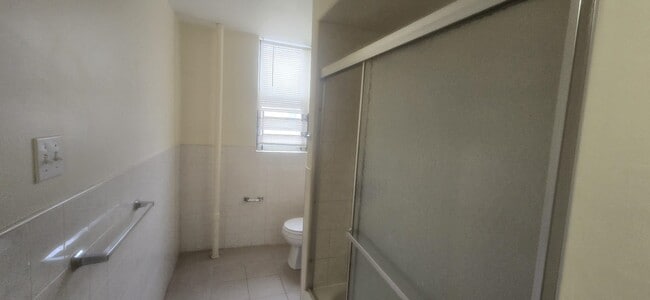 Building Photo - 1614 Summit Ave