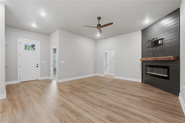 Building Photo - 8 Leyland Dr