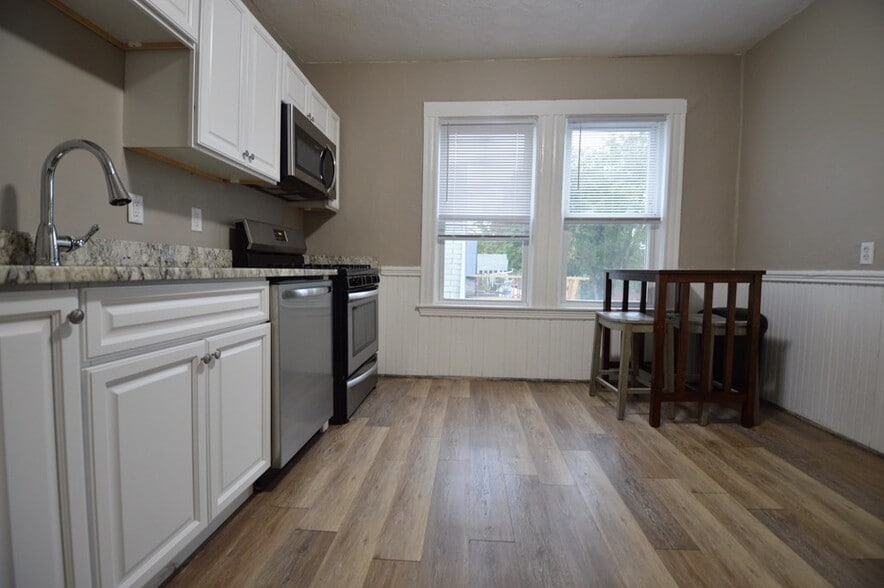 Building Photo - 18 Perry St