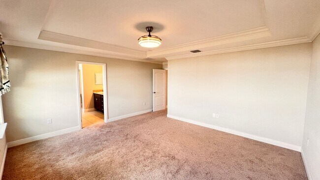 Building Photo - Immaculate 4 BR / 3 BA - With an OFFICE!