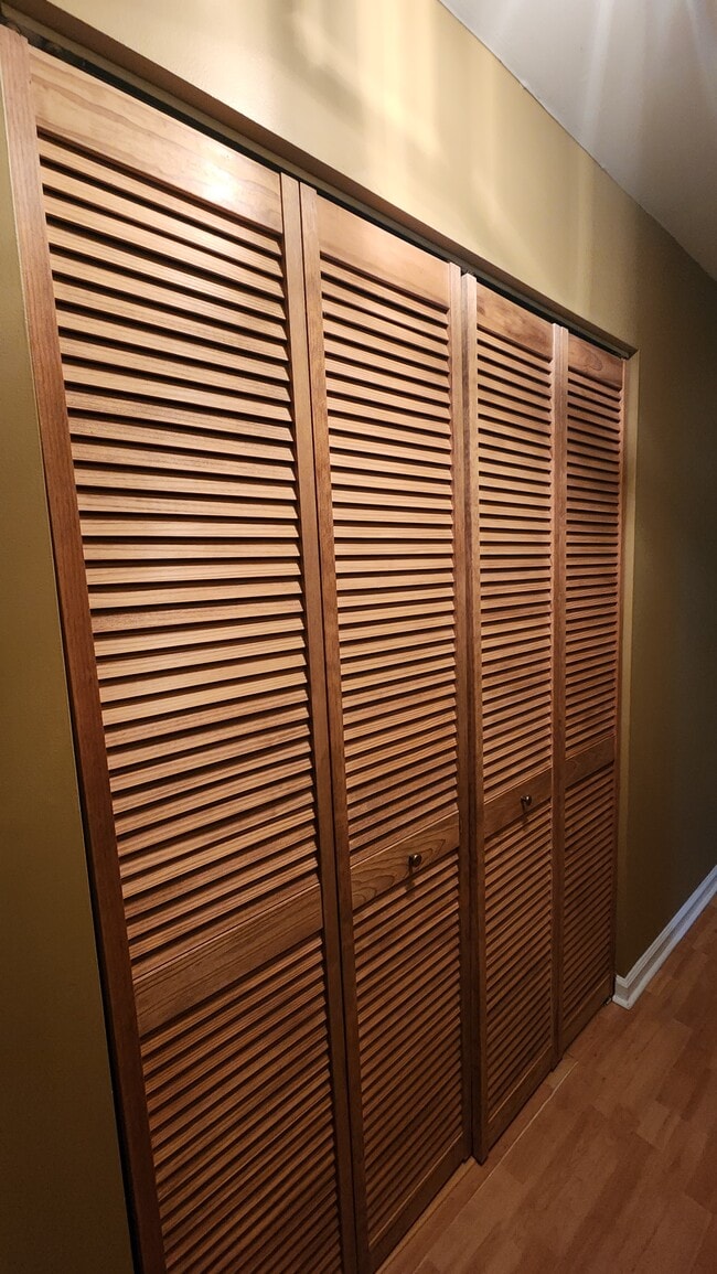 Building Photo - 184 Ridgeview St