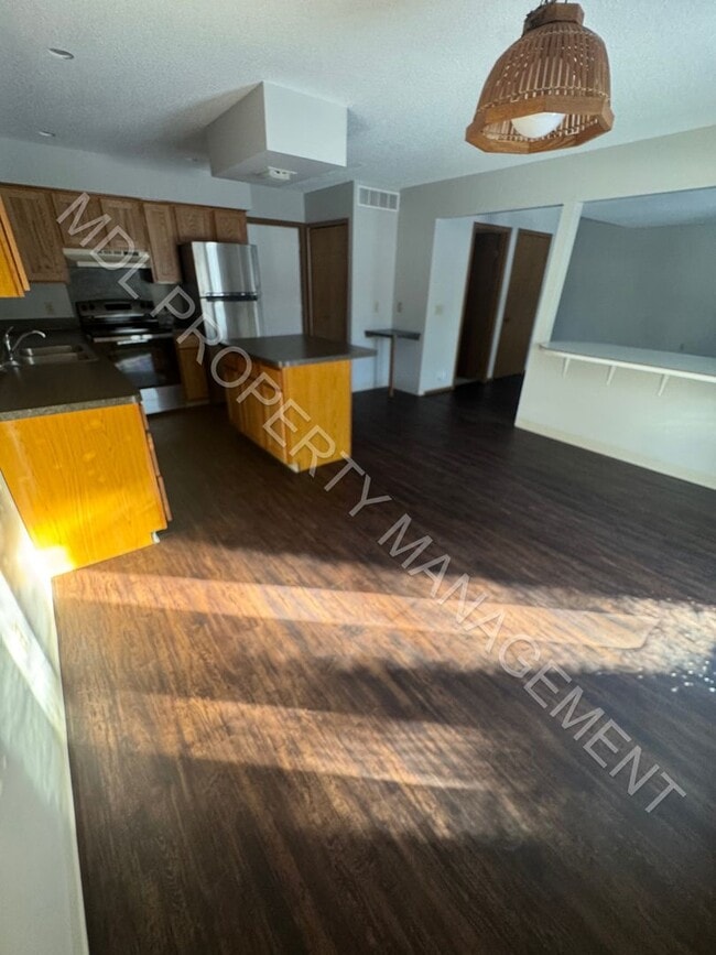 Building Photo - Beautiful 2 Bedroom 2.5 Bath home in Saginaw Township!