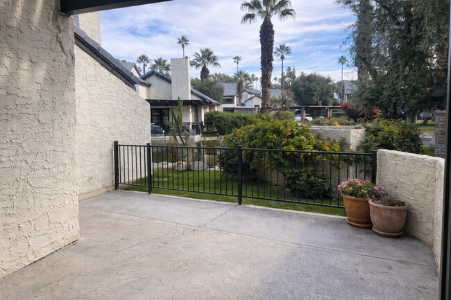 Building Photo - 5 Pueblo Vista St