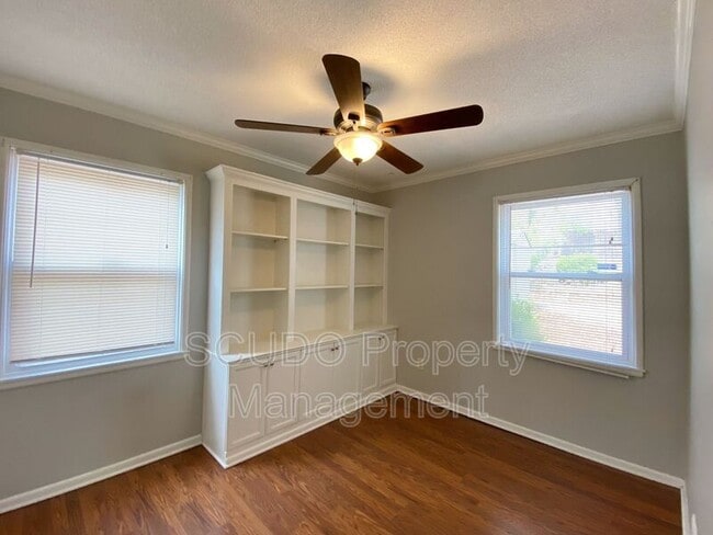 Building Photo - 2706 W 77th St