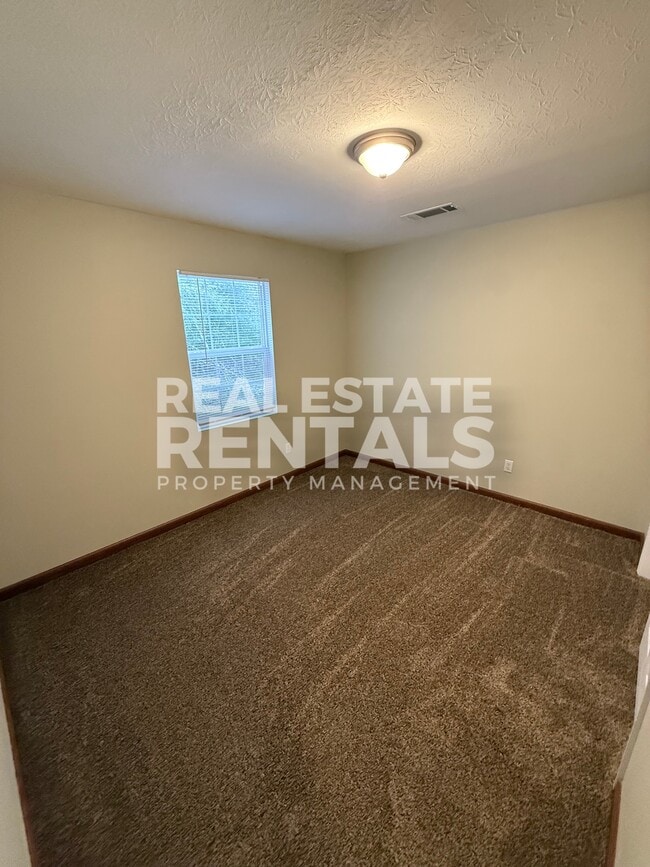 Building Photo - 1835 Elwyn Ave