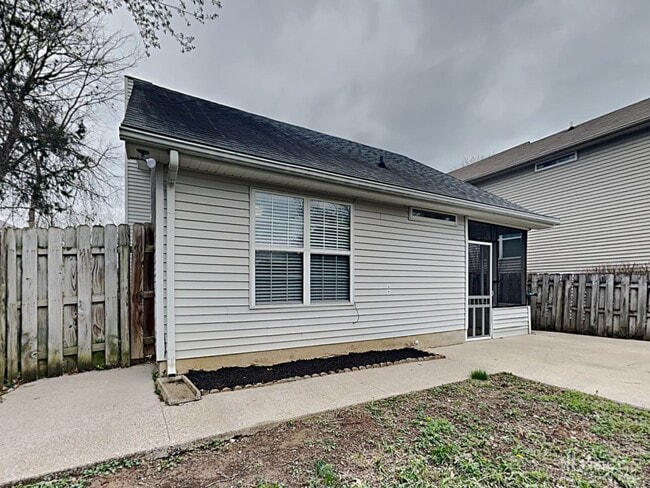 Building Photo - 1211 Wembley Dr
