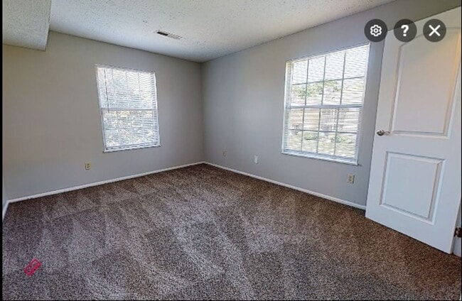 Building Photo - Available now! One bedroom with Wood Burning Fireplace, in Dublin City Schools!