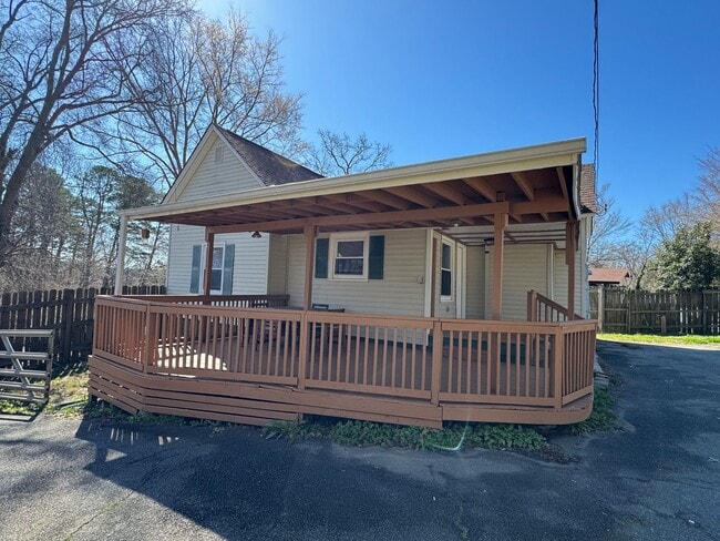 Building Photo - AVAILABLE TO SHOW!!!