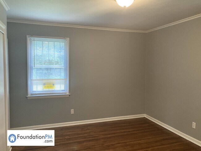 Building Photo - 409 Whiteville Ave