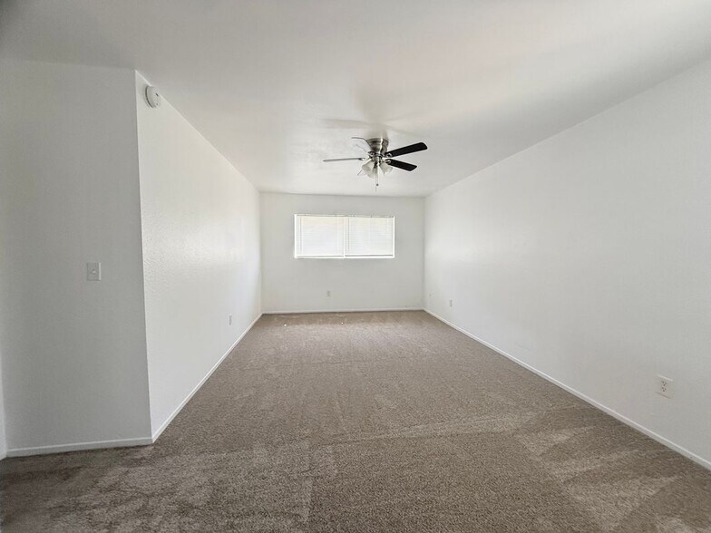 Building Photo - 302 E Blueridge Ave