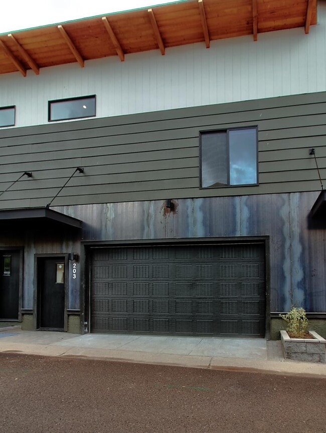 Building Photo - 1221 East Emma Drive