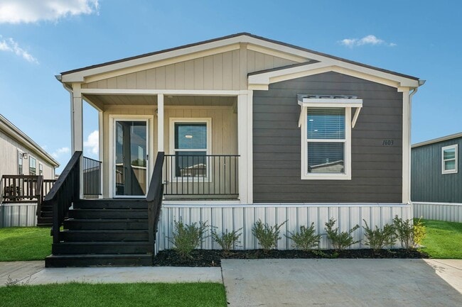 Primary Photo - 1603 American Dr