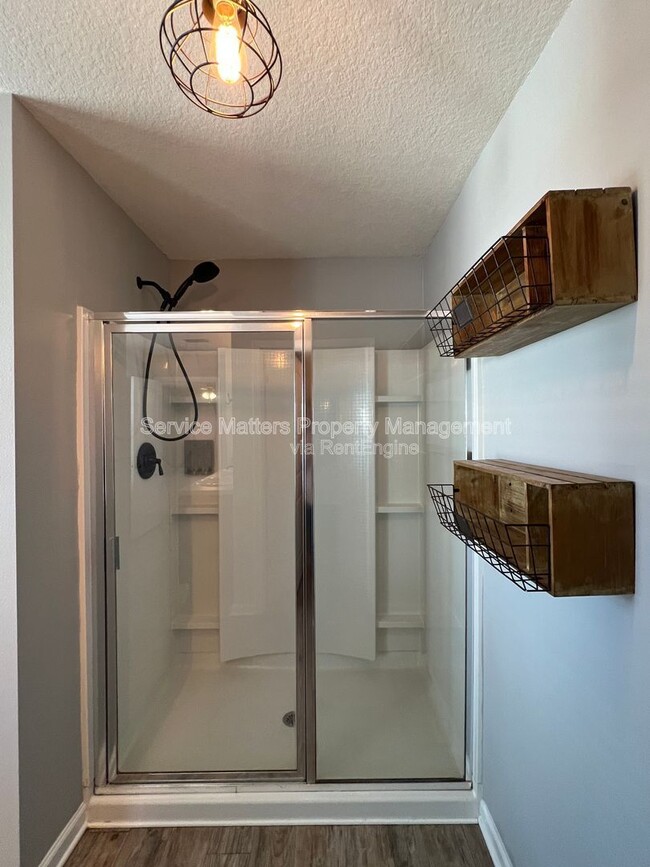 Building Photo - 5881 Old Plantation Court