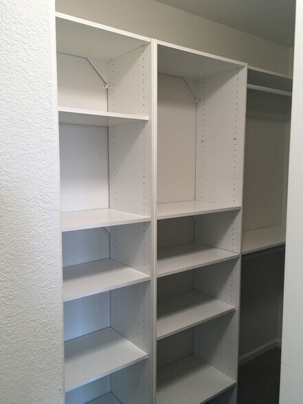 Master closet - 809 Scotch Pine Dr