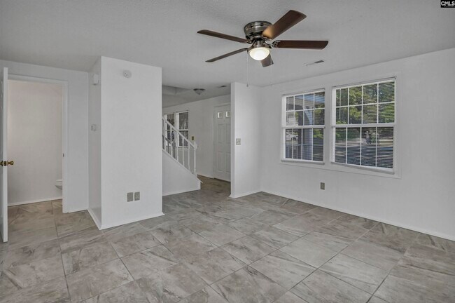 Building Photo - 220 N Donar Dr