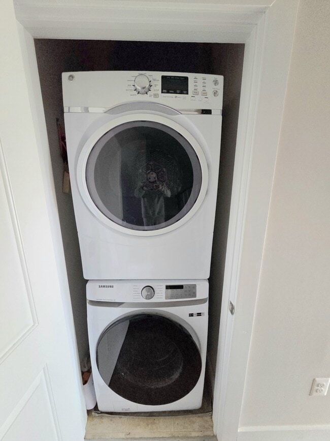 Building Photo - 820 Fern Pl NW