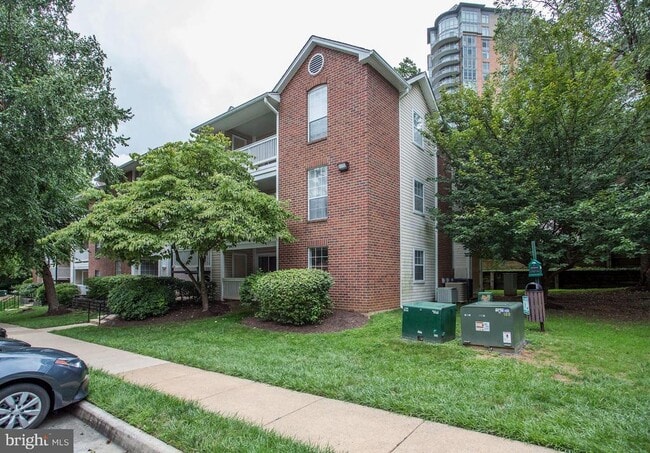 Building Photo - 1511 Lincoln Way