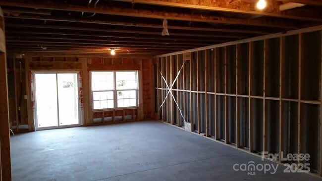 Building Photo - 388 Halton Crossing Dr SW