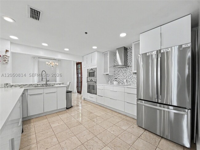 Building Photo - 2124 Fisher Island Dr