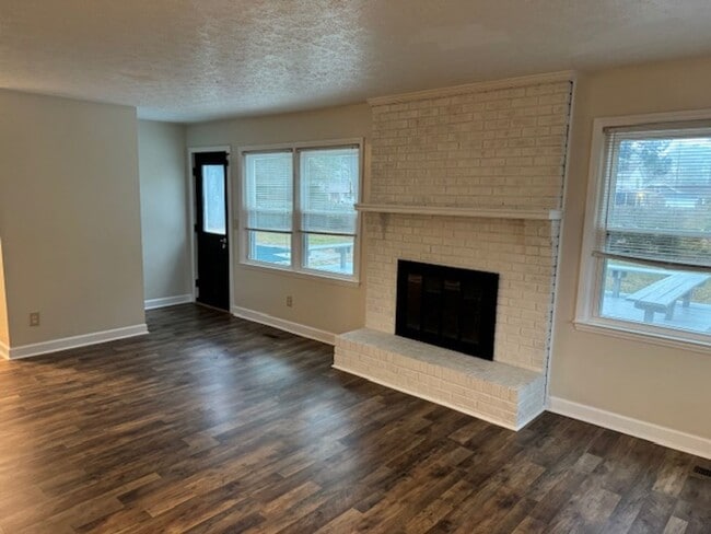 Building Photo - 200 Snead Rd