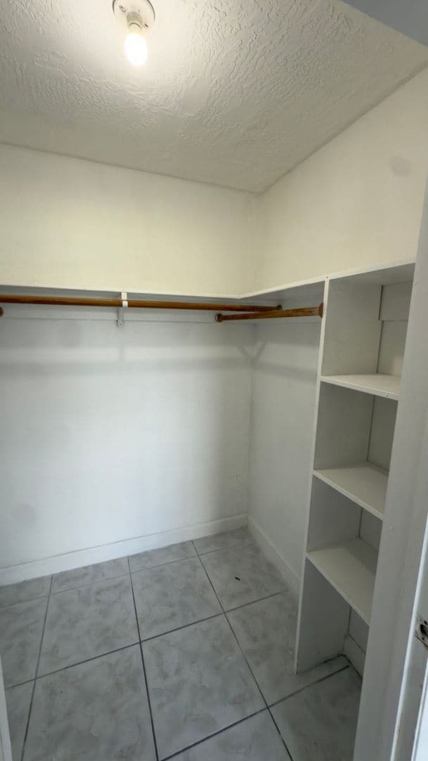 Building Photo - Spacious 1-Bed Condo in Sutton House – 974 SF, East of Biscayne