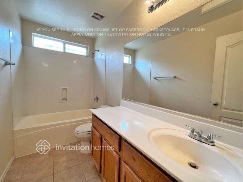 Building Photo - 10018 N 115th Dr