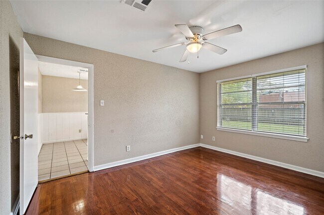 Building Photo - 4310 Ebbtide Dr