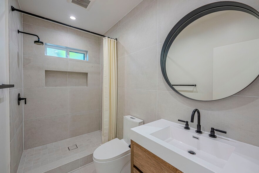 Building Photo - 1974 Comstock Ave