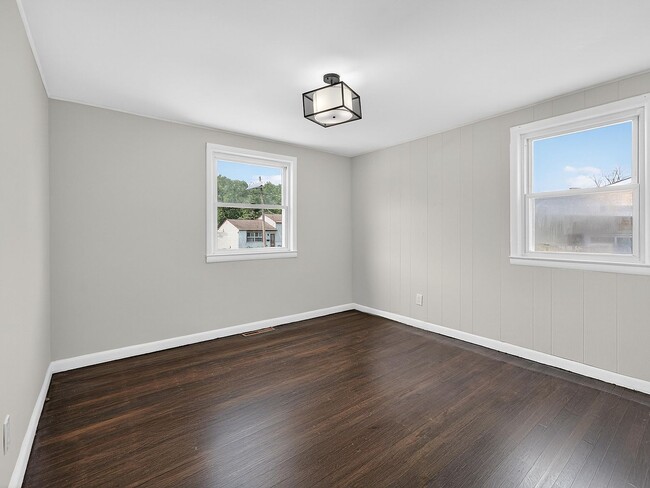 Building Photo - 206 Ava Ave