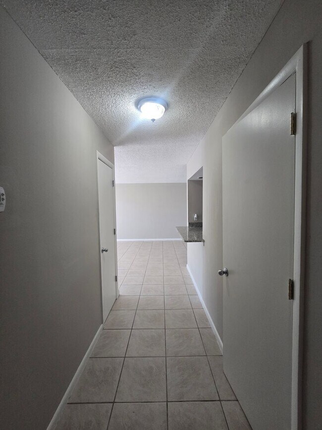 Building Photo - Condo for rent