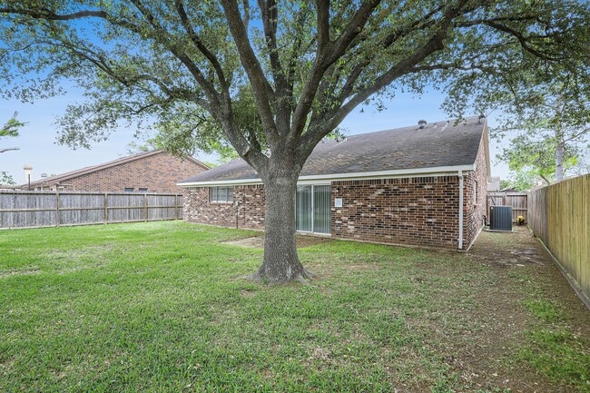 Building Photo - 5039 Tain Dr