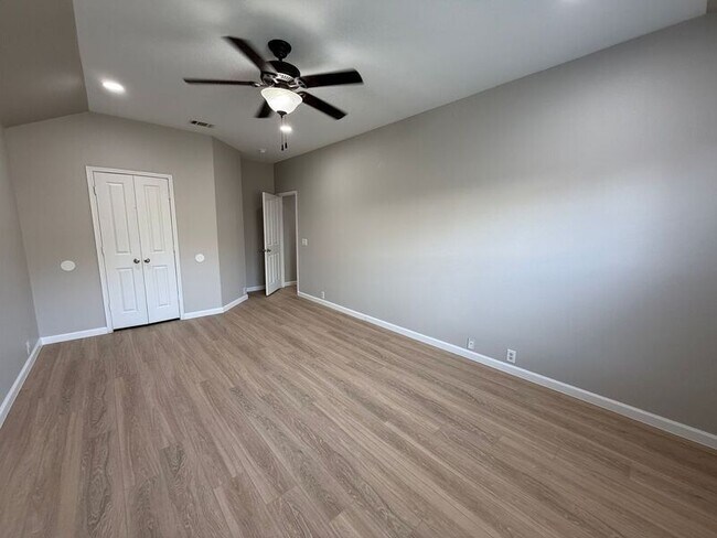 Building Photo - 1909 Morning Dove Dr