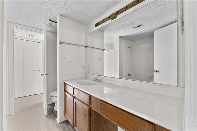 Building Photo - 9621 Walnut St