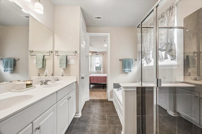 Building Photo - 13317 Emerald Mallard Dr