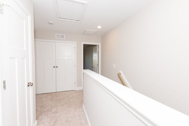 Building Photo - MOVE-IN READY