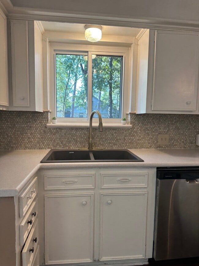 Building Photo - 1914 Indian Shores Rd