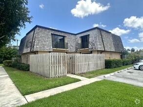 Building Photo - 405 Arabian Rd